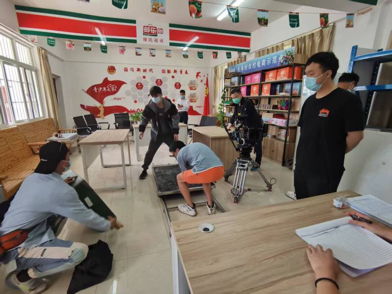 信宜市广告片拍摄公司：极简主义践行者，少即是多的视觉哲学